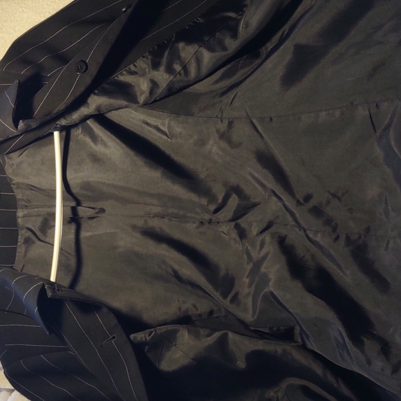 Essential g Sz.8 petite Black with pinstripes excellent condition. - Picture 3 of 4